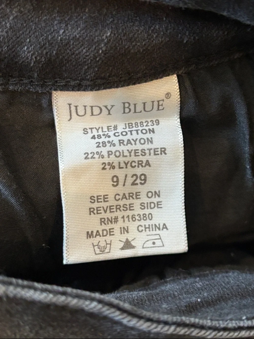 Judy Blue Black Straight-Leg Capri Fit Stretch Jeans 9 29